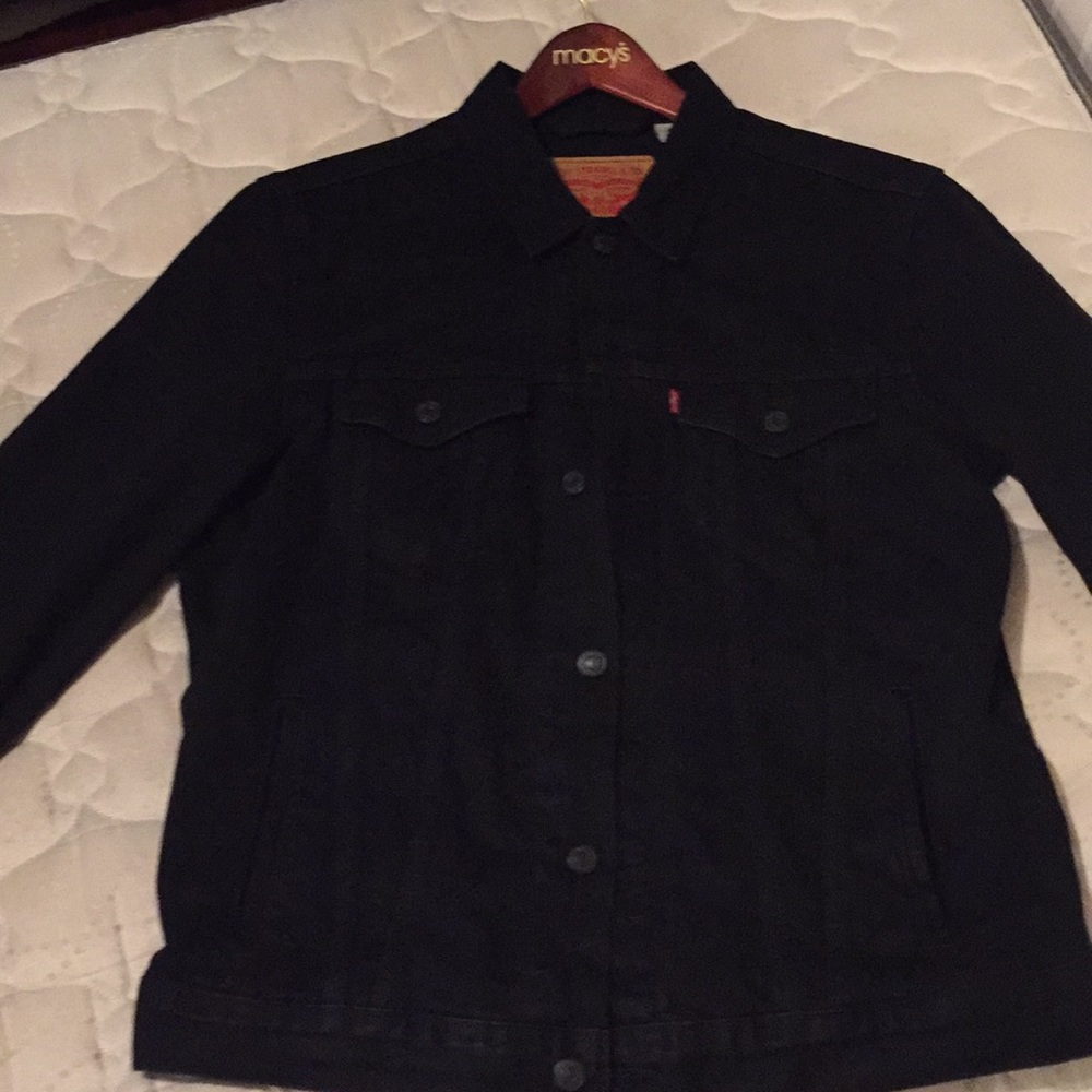 Jean jacket (Levi’s )